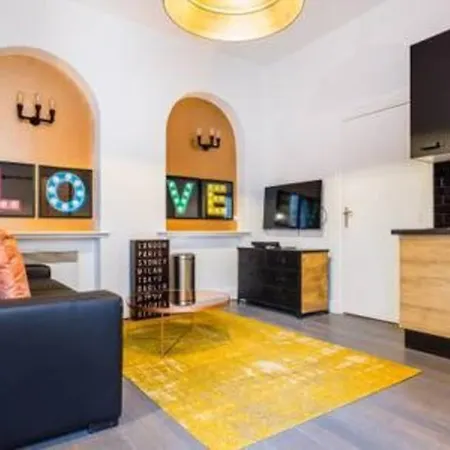Appartamento In The Heart Of Republique Parigi
