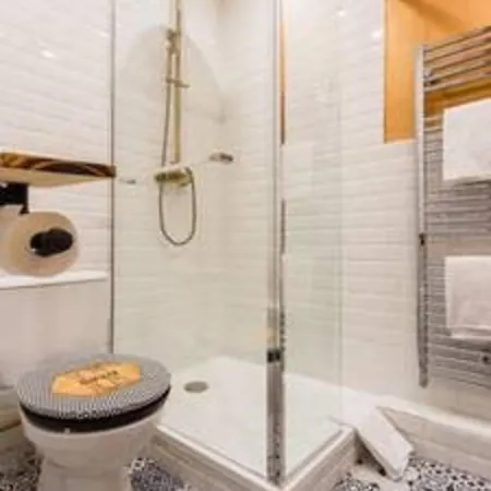 In The Heart Of Republique Apartment